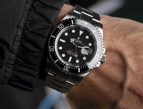 what does rolex 126600 come with in box